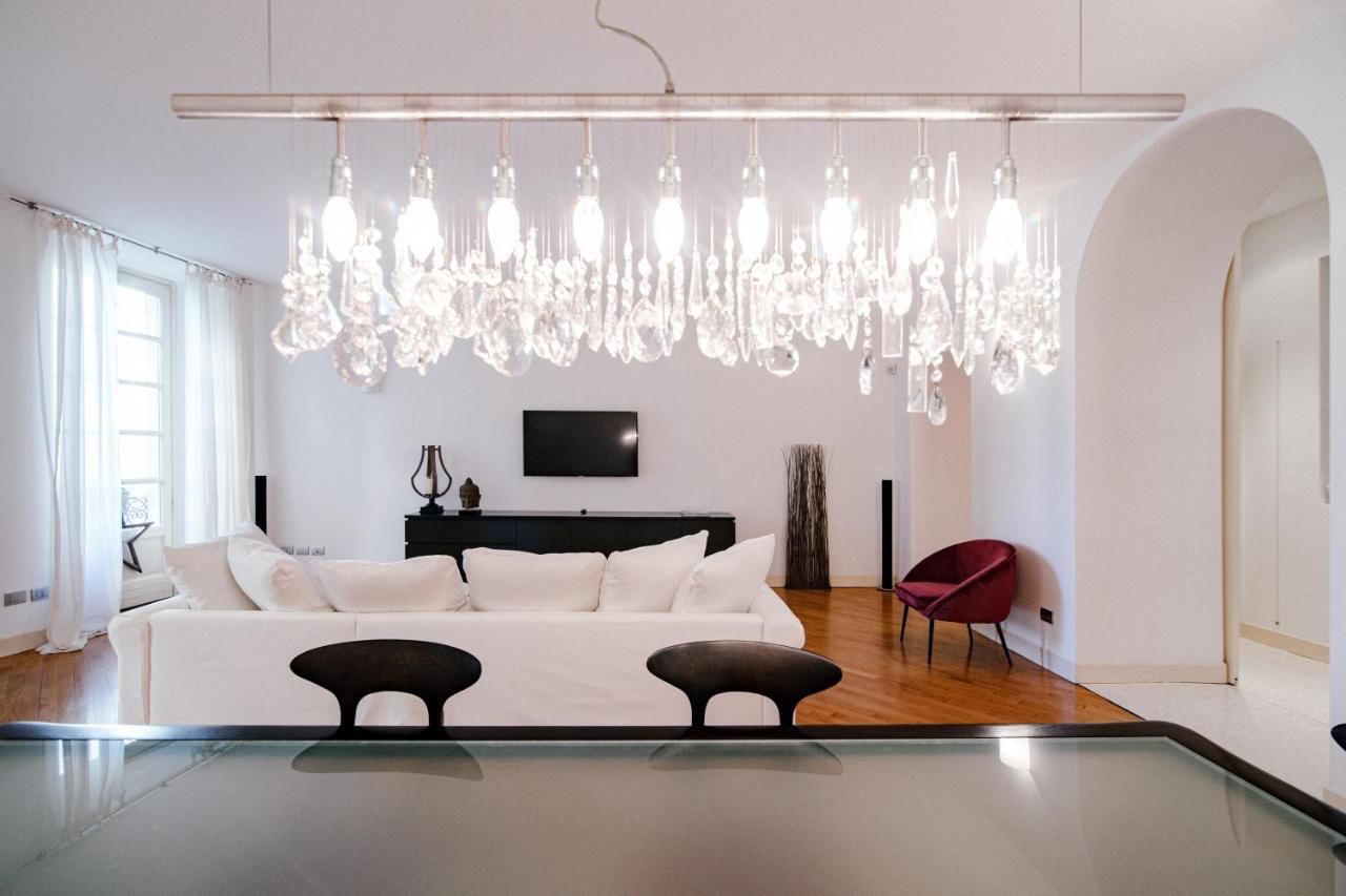 La Finestra Sul Duomo - The House Of Travelers Apartment Como Luaran gambar