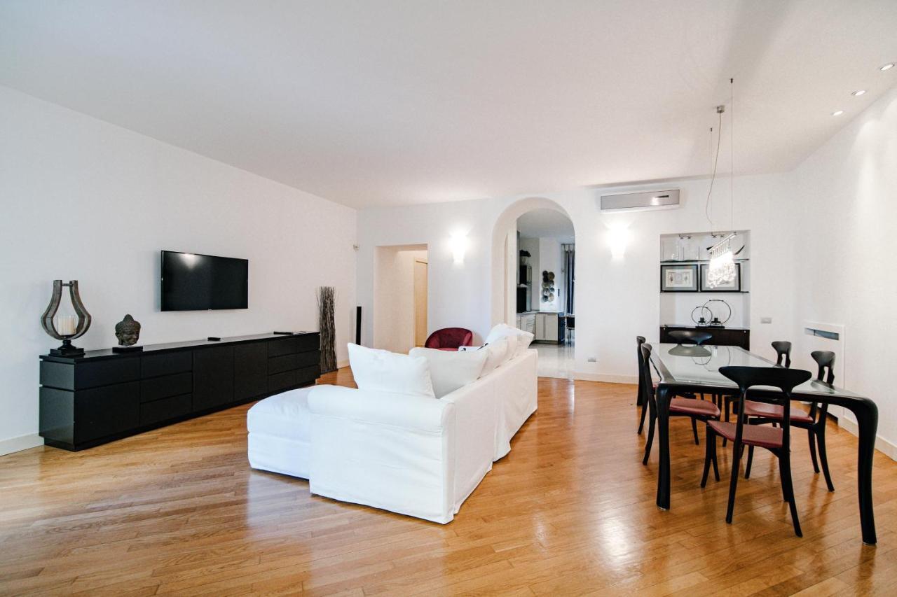 La Finestra Sul Duomo - The House Of Travelers Apartment Como Luaran gambar