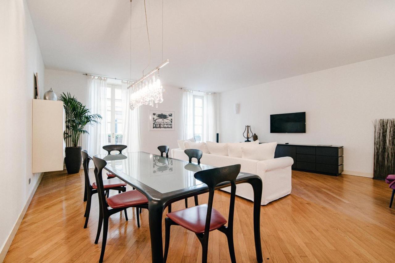 La Finestra Sul Duomo - The House Of Travelers Apartment Como Luaran gambar