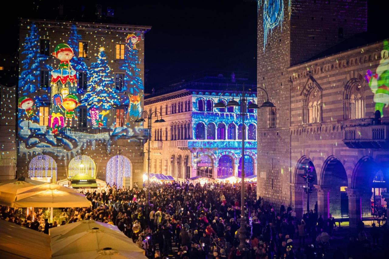 La Finestra Sul Duomo - The House Of Travelers Apartment Como Luaran gambar