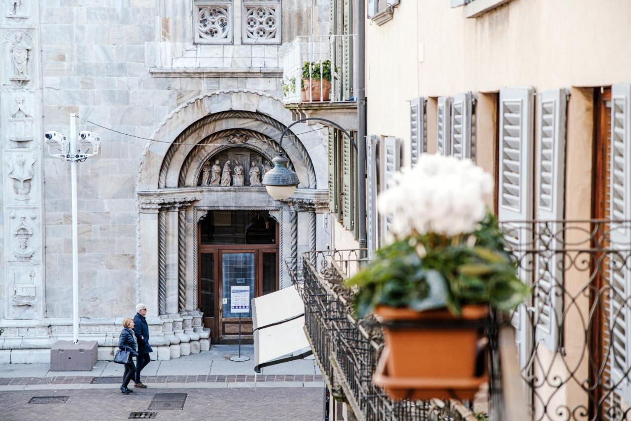 La Finestra Sul Duomo - The House Of Travelers Apartment Como Luaran gambar