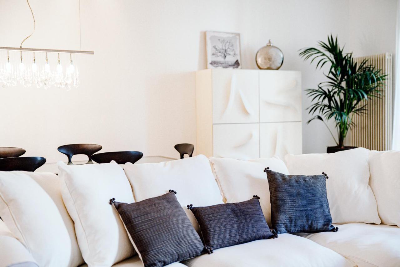 La Finestra Sul Duomo - The House Of Travelers Apartment Como Luaran gambar
