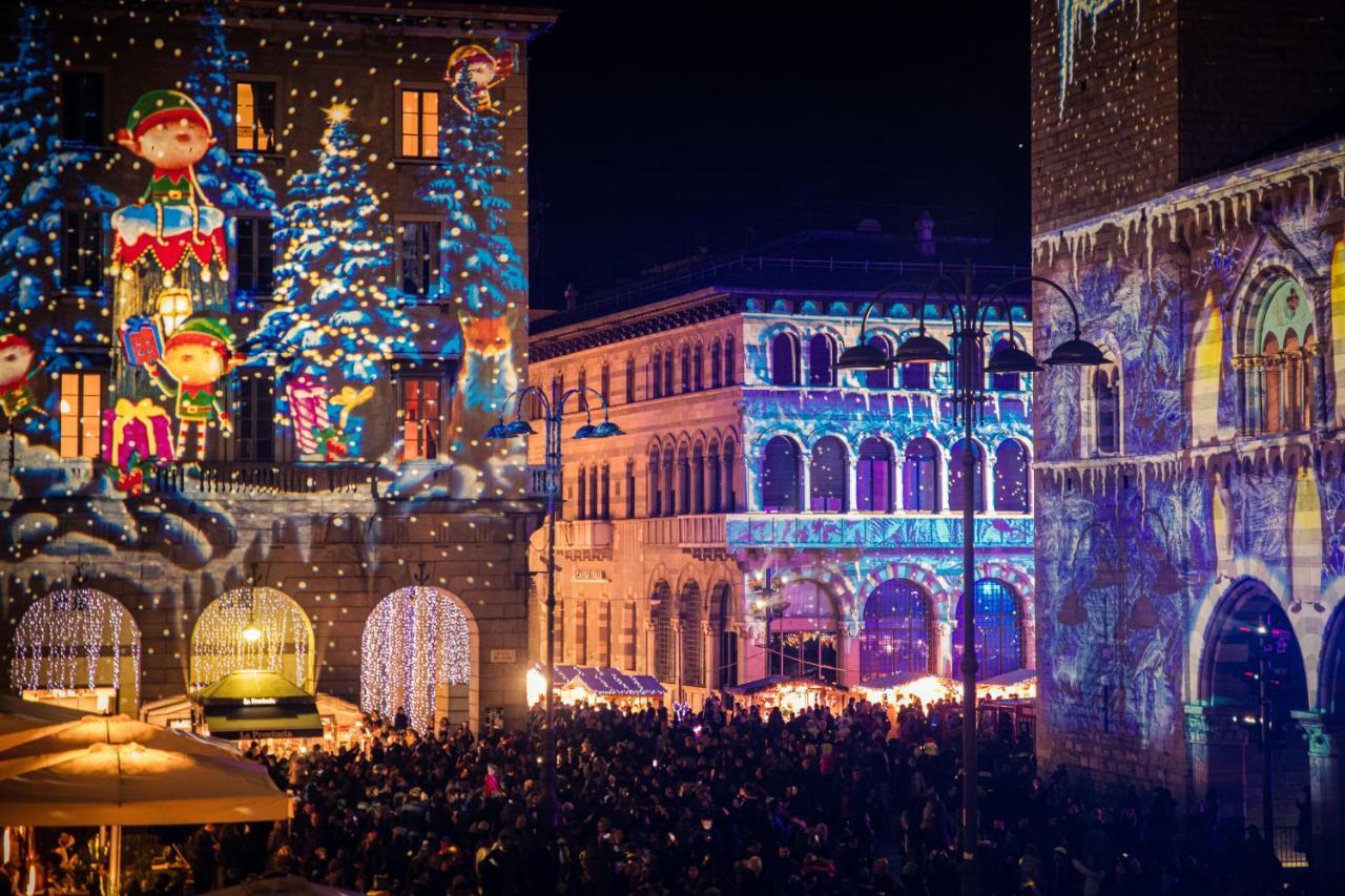 La Finestra Sul Duomo - The House Of Travelers Apartment Como Luaran gambar