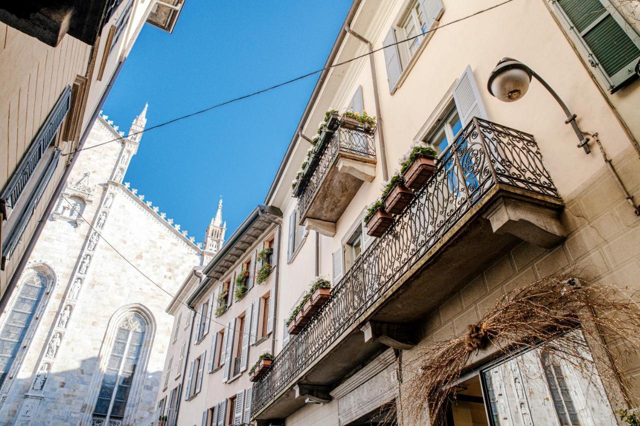 La Finestra Sul Duomo - The House Of Travelers Apartment Como Luaran gambar