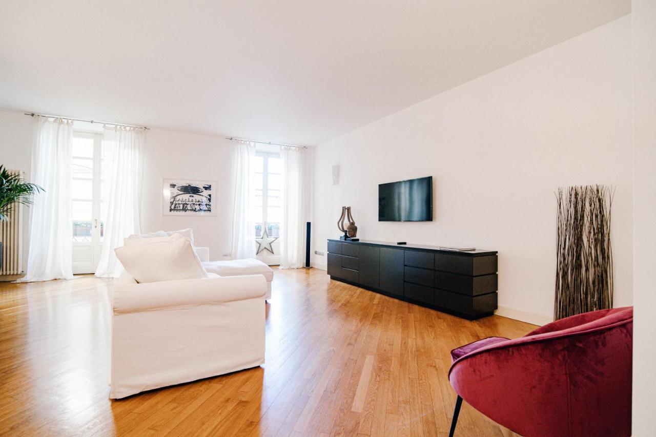 La Finestra Sul Duomo - The House Of Travelers Apartment Como Luaran gambar