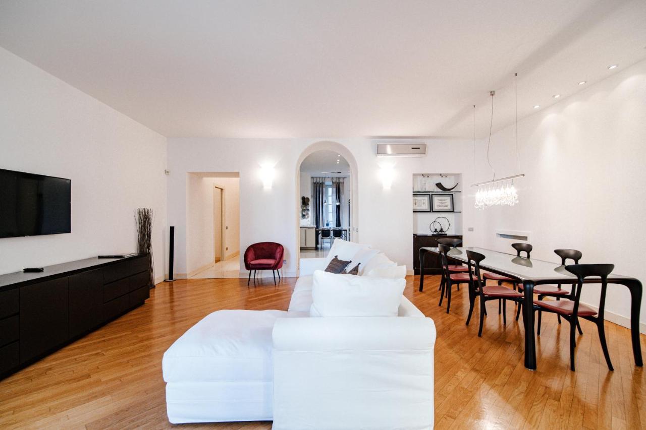 La Finestra Sul Duomo - The House Of Travelers Apartment Como Luaran gambar