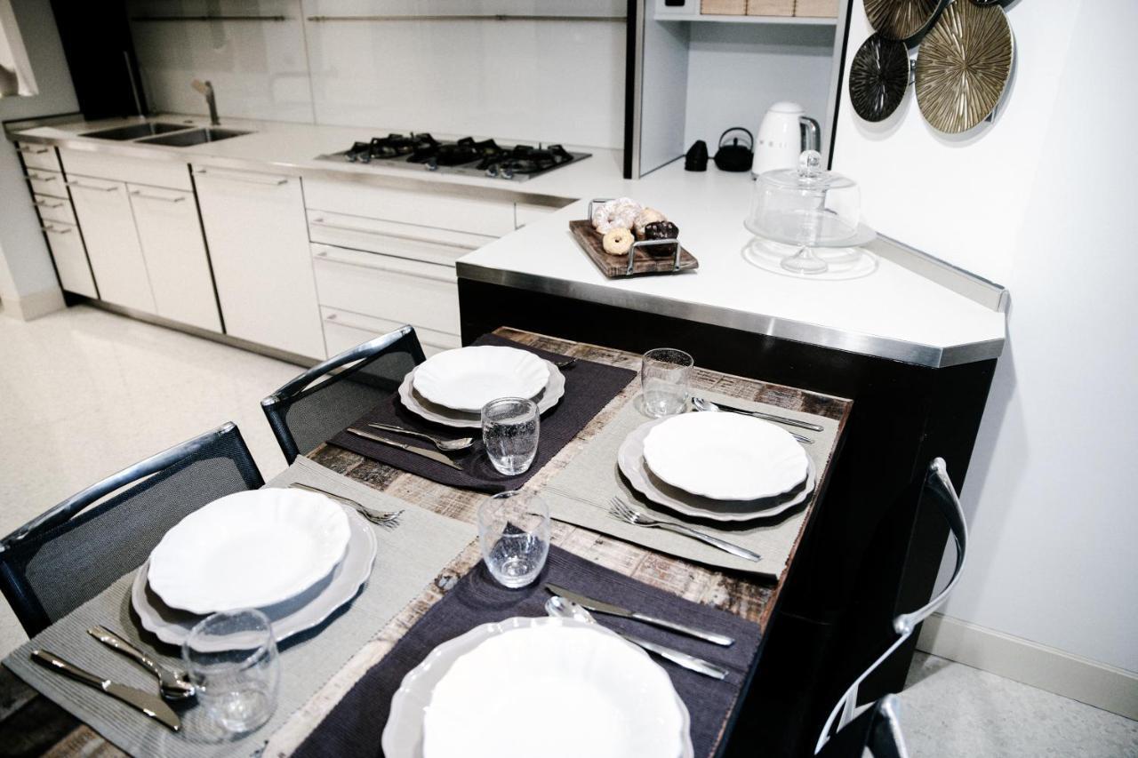 La Finestra Sul Duomo - The House Of Travelers Apartment Como Luaran gambar