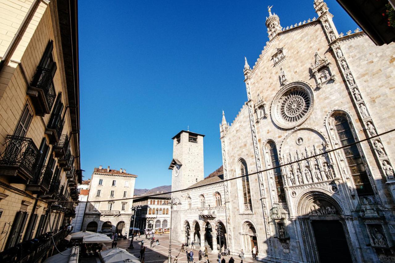 La Finestra Sul Duomo - The House Of Travelers Apartment Como Luaran gambar