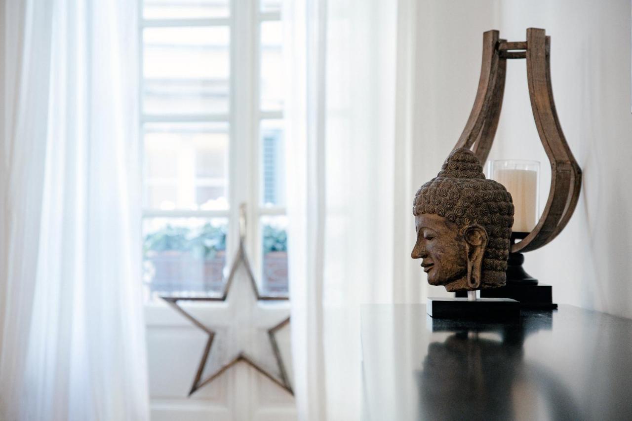 La Finestra Sul Duomo - The House Of Travelers Apartment Como Luaran gambar
